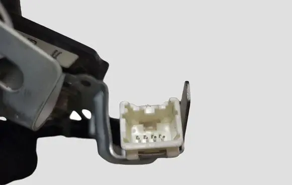 Mazda 6 Middle seatbelt buckle (rear)