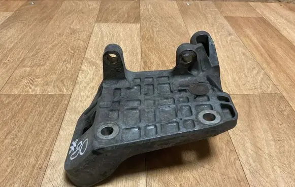 Volkswagen Touareg II Generator/alternator bracket 059903143AJ 18638