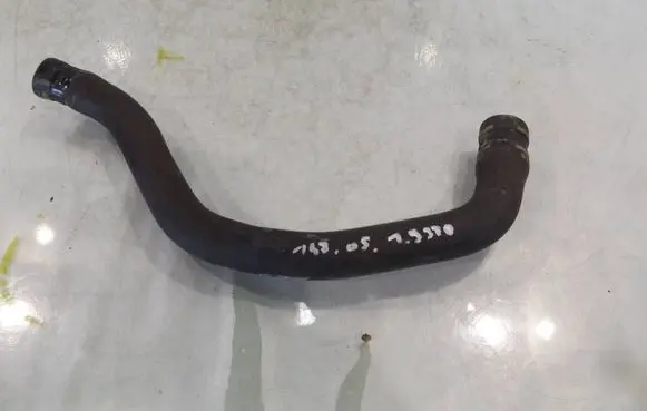 Engine coolant pipe/hose