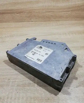 Volkswagen Golf III ABS control unit/module 1h0907379