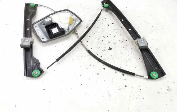 Volkswagen Golf Plus Front door window regulator with motor 5M0837462 1K3837462B 1K4837462B