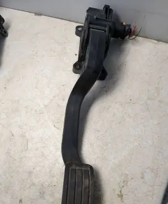 Citroen C4 II Picasso Accelerator throttle pedal 86et41 10114119