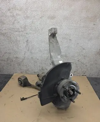 Land Rover Range Rover Sport L494 Front wheel hub spindle knuckle