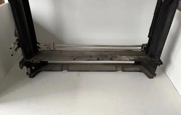 BMW 5 E60 E61 Radiator support slam panel bracket F6416