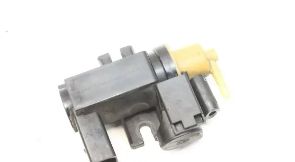 Volvo V70 Engine mount vacuum valve 30774761