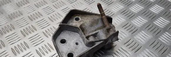 Volvo S40, V40 Engine mounting bracket 8642201