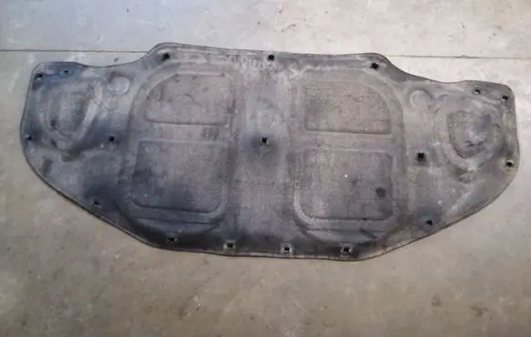 Engine bonnet/hood sound/heat insulation