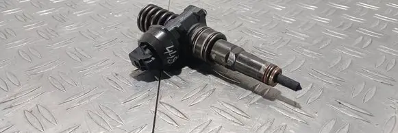 Skoda Octavia Mk2 (1Z) Fuel injector 038130073AG