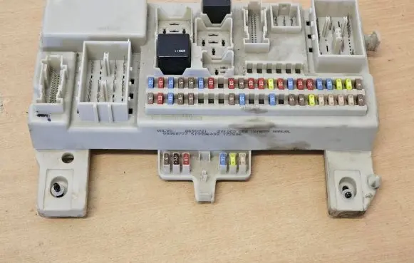 Volvo V50 Fuse module 8690721 519096002