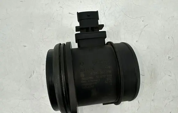 Volvo V70 Mass air flow meter 30677999