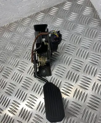 Toyota Avensis T250 Accelerator throttle pedal 8958135020