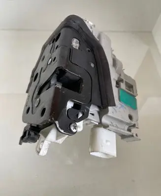 Audi Q2 - Front door lock 8X1837015C