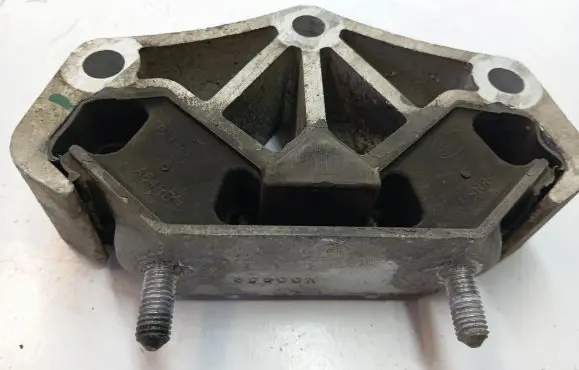 Ford Mustang VI Gearbox mount X00658