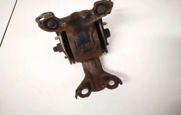 Dodge Caliber Engine mount bracket