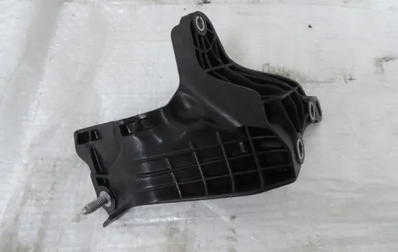 Opel Grandland X Engine mount bracket