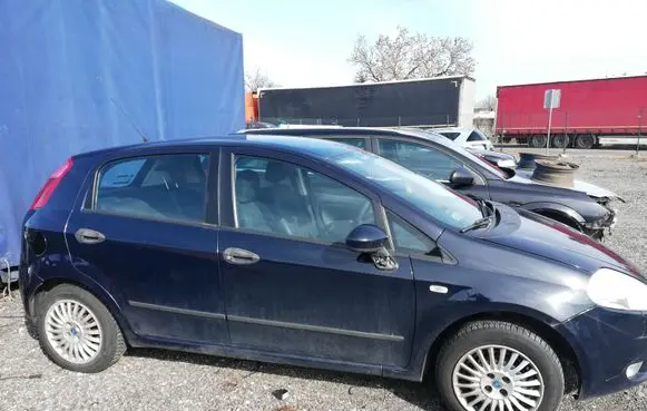 Fiat Grande Punto Front door