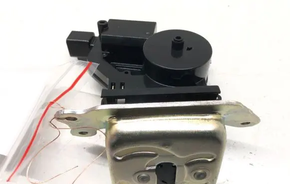 Suzuki SX4 S-Cross Tailgate exterior lock 