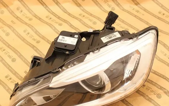 Volvo V60 Headlight/headlamp 31420261