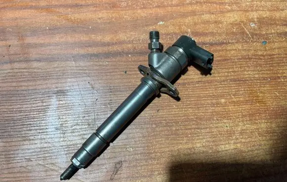 Volvo V70 Fuel injector 0445110078