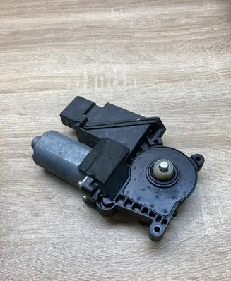 Mercedes-Benz A W168 Rear door window regulator motor 119831301