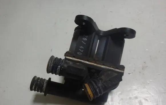 BMW 5 E34 Coolant heater control valve 8391417