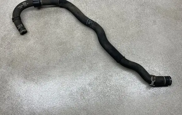 Opel Insignia B Engine coolant pipe/hose 39097762 422346486