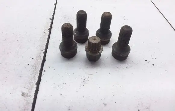 Audi A4 S4 B6 8E 8H Anti-theft wheel nuts and lock 