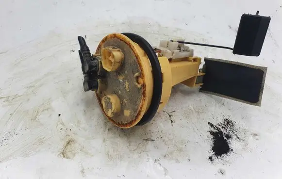 Toyota Corolla Verso E121 Fuel level sensor 770100F010