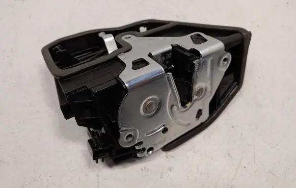 BMW X3 F25 Front door lock 7318416 51217318416 51217276668