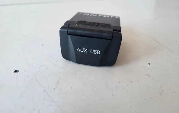 Hyundai Santa Fe USB socket connector 961202W000