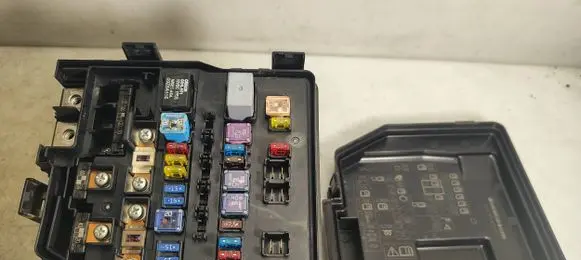 BMW 1 E81 E87 Fuse module SMJE01
