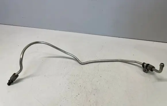 Volkswagen Tiguan Fuel injector supply line/pipe 