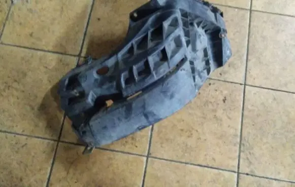 Front bumper mounting bracket