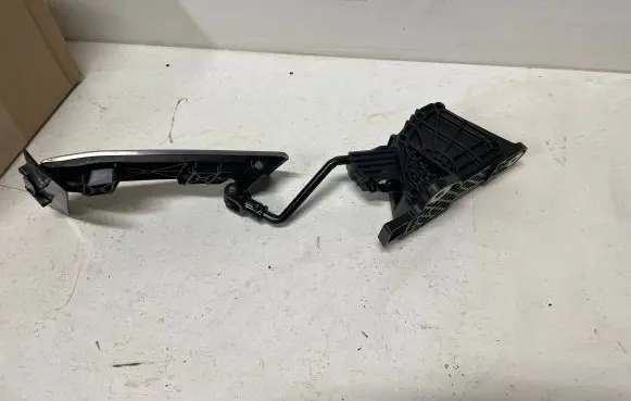 Honda Accord Accelerator throttle pedal 1988007770