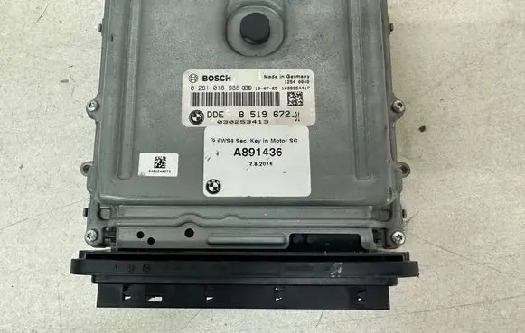 BMW 3 E90 E91 Engine control unit/module 8519672 030253413 0281018988