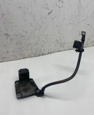 BMW 5 E39 Engine mounting bracket 6751226