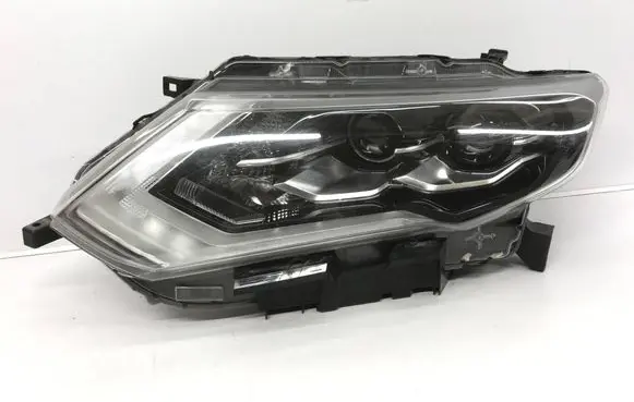 Nissan X-Trail T32 Headlight/headlamp 606672135
