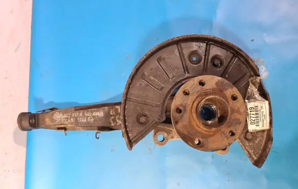 Volkswagen Touareg I Front wheel hub spindle knuckle 7L6407257A