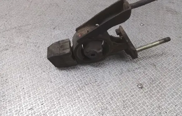 Toyota Yaris Engine mount bracket