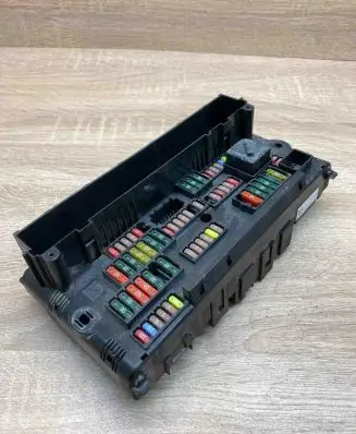 BMW 5 F10 F11 Fuse module 9252815 925281501
