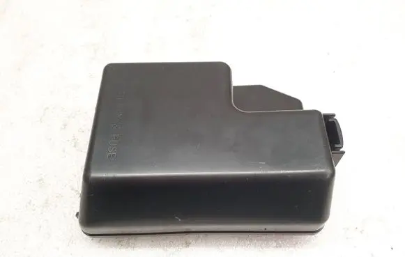 Toyota Avensis T250 Fuse box cover 8266244090