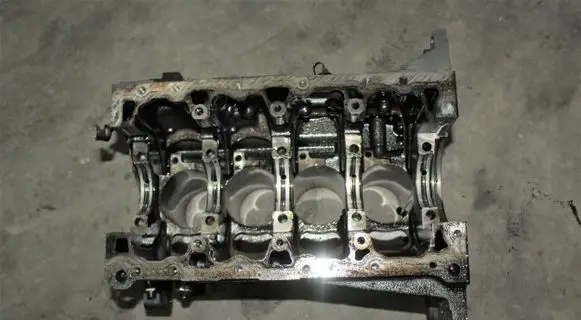 Opel Zafira A Engine block 12671529AD
