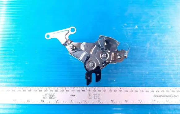 Toyota Sienna XL40 IV Tailgate lock latch 22805