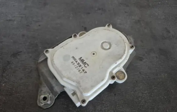 Mitsubishi Pajero Sport I Central locking motor MR432147