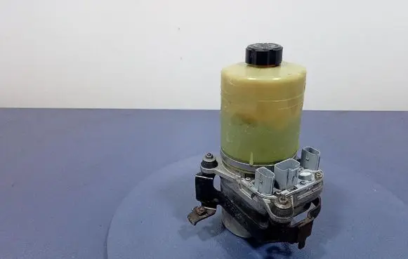Ford Focus C-MAX Power steering pump 3M51-3K514-DC