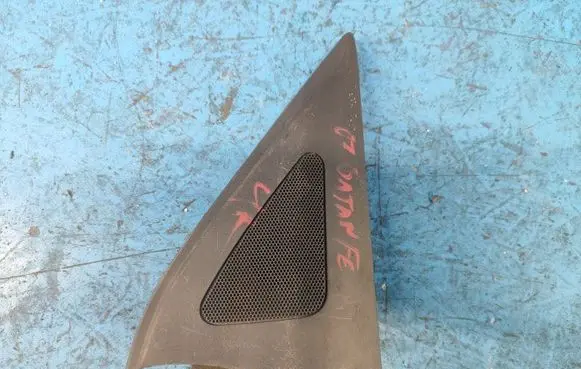 Hyundai Santa Fe Front door speaker cover trim 963100W760