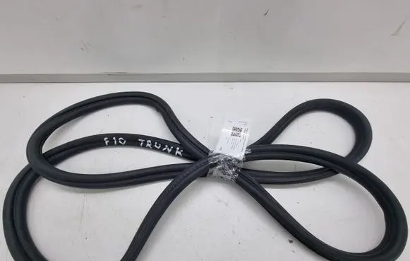 Trunk rubber seal (body)