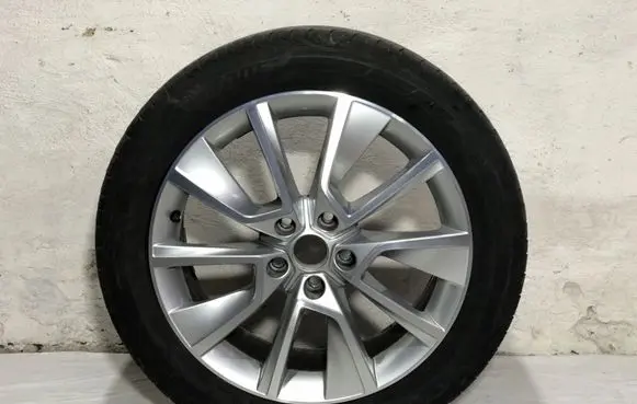 Skoda Karoq R18 alloy rim 