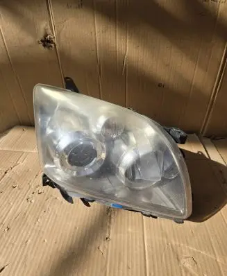 Toyota Avensis T250 Headlight/headlamp