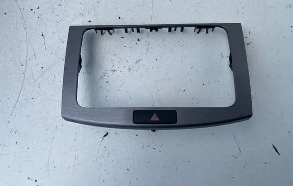 Radio/GPS head unit trim